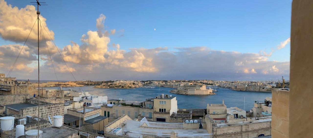 Valletta Luxe 3-Bedroom Duplex Penthouse With Sea View Terrace And Jacuzzi Værelse billede